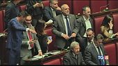 Manovra, sì definitivo; "ferita la democrazia"