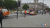 Londra, auto contro il Parlamento