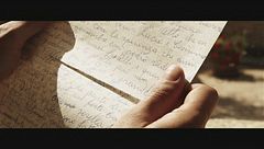 Una valigia di cartone piena di sogni