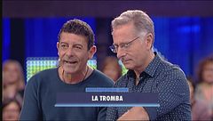 Bonolis schiaffeggia il valletto