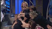 Luca Laurenti sopraffatto dalle fan