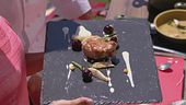 Agnello alle gemme di pino con tuberi e ciliegie