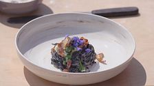 Tagliolini al carbone con salsa di finferli