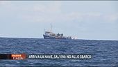 Arriva la nave, Salvini la blocca