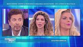 "Giù le mani da mia figlia"
