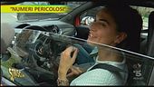 Guida pericolosa con i cellulari