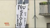 Striscioni e cori contro Salvini