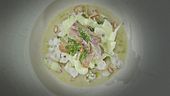 Guazzetto di calamaretti con carciofi e pesto di lattuga