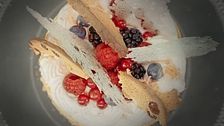 Crema caramellata alla vaniglia con panettone croccante.