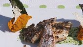 Filetti di ombrina con chips di cavolo nero e cialde di riso