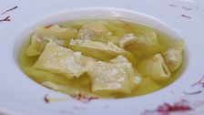 Cappelletti in brodo