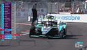 Volano pezzi in pista