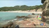 E l'esercito "libera" le spiagge da sogno