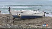 Crotone, gente in mare per salvare i migranti