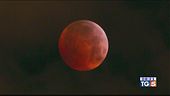 Lo spettacolo della luna rossa