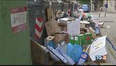 Rifiuti e metro Roma nel caos