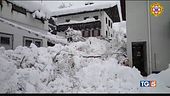 Alto Adige, valanga fra le case