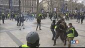 Furia dei gilet gialli scontri e saccheggi