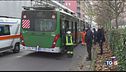 Scontro bus e camion a Milano, donna in coma