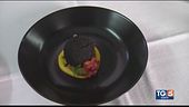 Arancino con baccalà mantecato e crema di peperone giallo