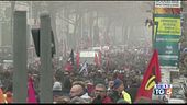 Pensioni e carburanti Francia in piazza