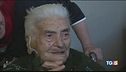 Operata a 100 anni e ritrova il sorriso