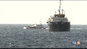 Sea watch all'ancora davanti a Lampedusa