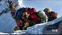 Everest, tutti in coda follia ad alta quota