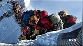 Everest, tutti in coda follia ad alta quota