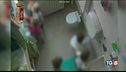 Botte all'asilo nido incastrate 3 maestre