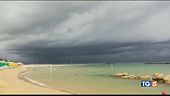 Tempesta di grandine, fiamme sulle spiagge