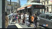 Ha le doglie ma non il biglietto: giù dal bus