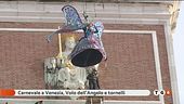 Venezia, vola l'Angelo: Carnevale coi tornelli