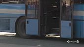 A 3 anni dimenticato sul bus