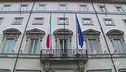 E lo scontro continua