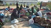 Tripoli libera i primi 350 migranti