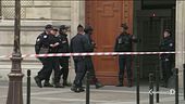 Parigi, strage di poliziotti