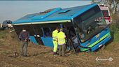 Bus fuori strada, paura per 30 bimbi