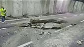 A26, crollo in galleria