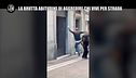 MARTINELLI: Calci a un clochard: "Piscia e vomita sul mio portone"