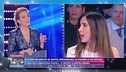 Giovani ricchi che ostentano la bella vita
