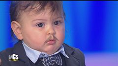 Un piccolo Maurizio Costanzo
