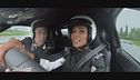 Juliana Moreira alla guida della BMW Z4, versione M40