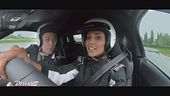 Juliana Moreira alla guida della BMW Z4, versione M40