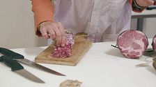 La produzione del salame