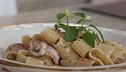 Pasta con calamari e pesto alla siciliana