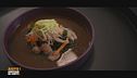 Ramen di tagliolini alla spirulina con gamberi rosa e brodo dashi