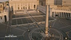 La facciata di San Pietro e l'obelisco nella piazza