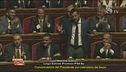 Renzi attaccato alla polrona con la colla
