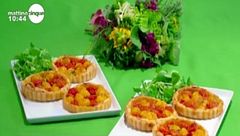 Tartine con pomodorini e marmellata di arancia